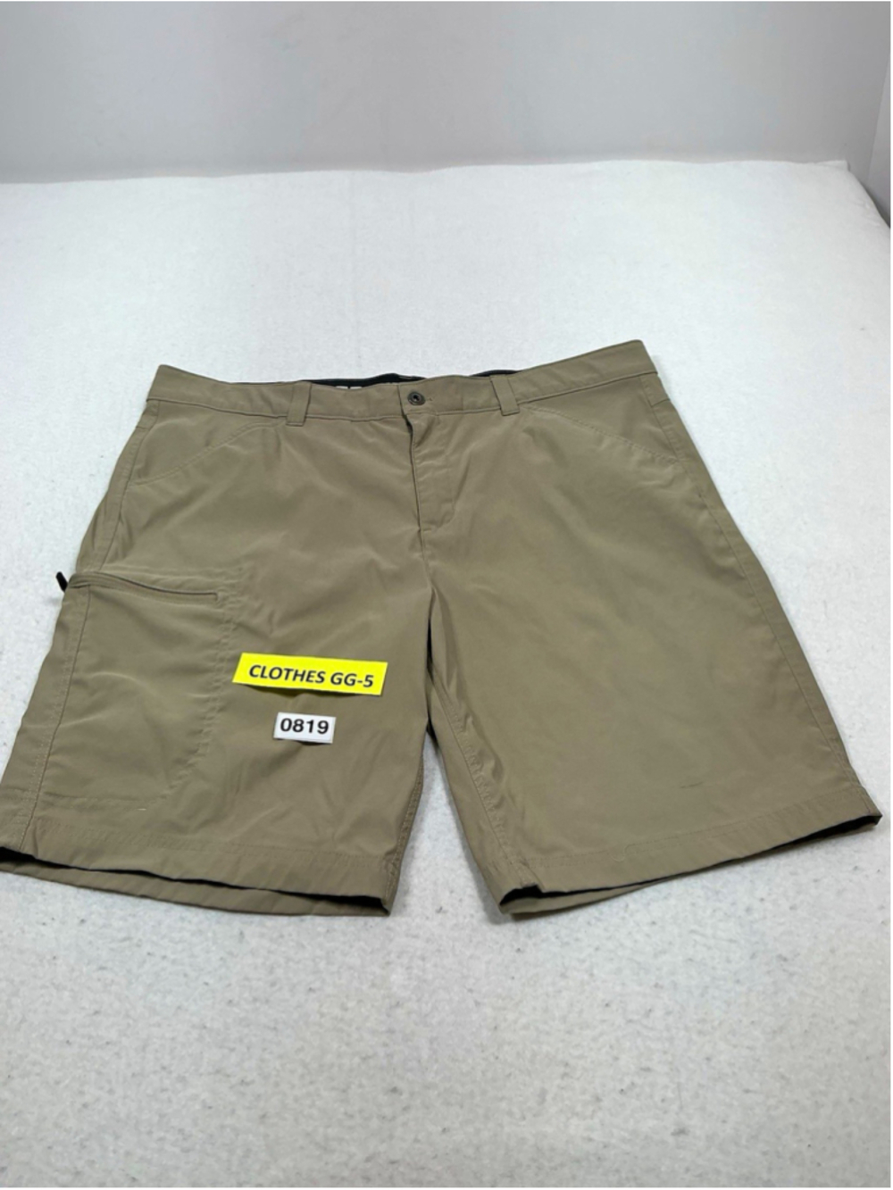 Eddie Bauer Rainer Tech Men’s Beige Stretch Shorts Flat Front 5-Pocket Zip 40